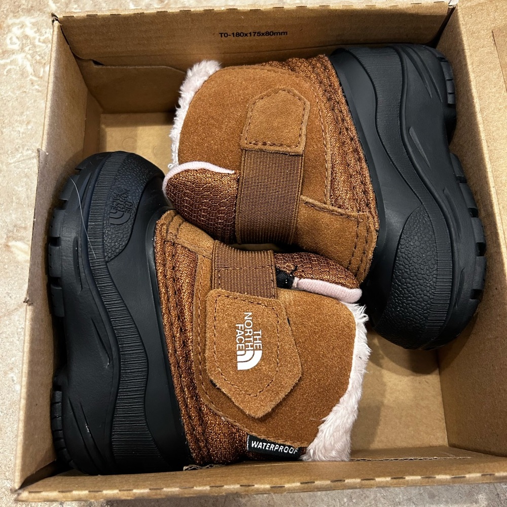 EUC The North Face Toddler Snow Boots sz 4T